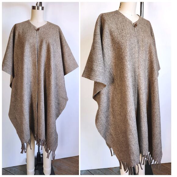 Vintage Oversized Wool Poncho Blanket Cape with Fringes Minimalistic Warm OS